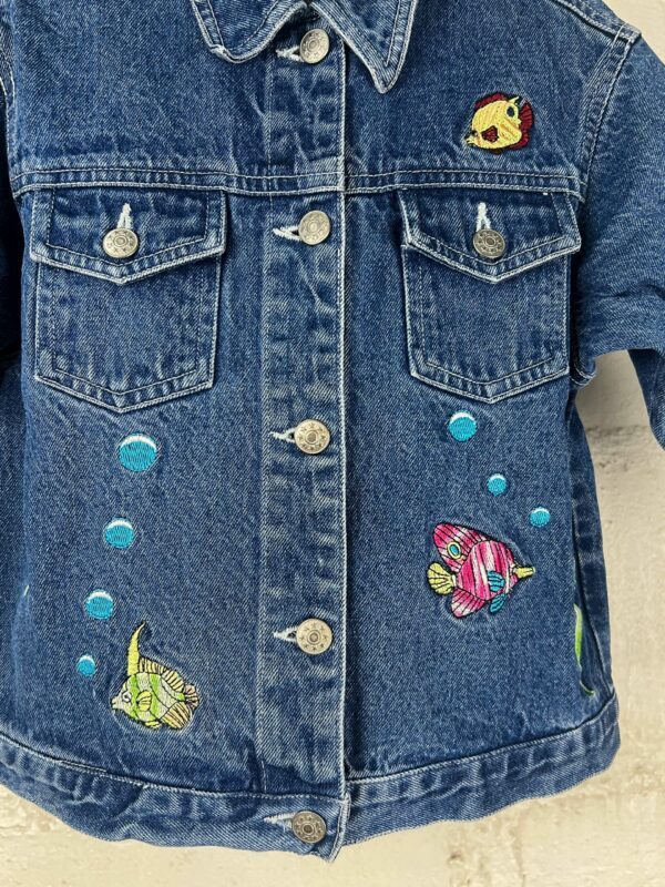 Veste en jean vintage à petit poisson 🐠 – Image 4