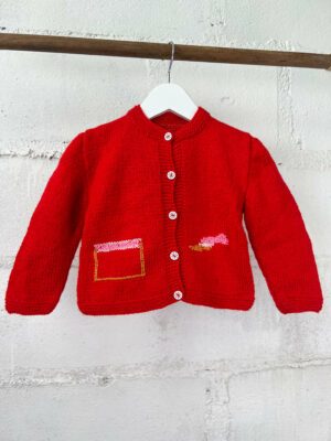 Gilet rouge à motif  fait main 18-24 mois